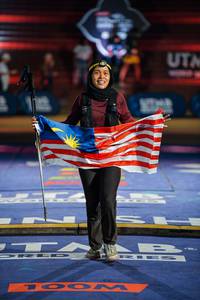 BIB: 107
                            <button type="button" onclick="openModal(22751503)" class="btn btn-primary btn-sm float-right btn-popup" data-toggle="modal" data-target=".modal-high-quality">
                        <i class="fas fa-shopping-cart"></i> Add to Cart
                    </button>
                                            <button type="button" onclick="isThisMe(22751503, true)" class="btn btn-success btn-sm float-right btn-popup btn-isme hidden" data-toggle="tooltip" data-placement="bottom" title="นี่คือรูปของคุณใช่ไหม คลิกที่นี่เพื่อเอาเข้าอัลบั้ม">
                        <i class="fas fa-plus"></i> Add to album
                    </button>
                    <button type="button" onclick="isThisMe(22751503, false)" class="btn btn-warning btn-sm float-right btn-popup btn-isnotme hidden">
                        <i class="fas fa-ban"></i> Remove from album
                    </button>